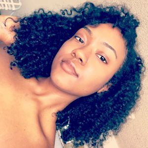 Meet your Posher, Ayla